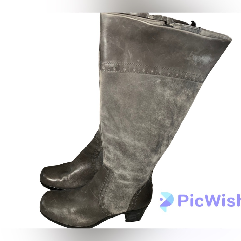Clarks Dream Regal Gray Suede Leather Tall Heeled Riding Boots 9